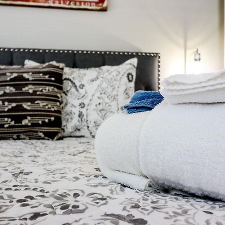 Dog-Friendly Stylish Super Cozy Home Fabulous Patio And Perfect Location Galveston Exteriör bild